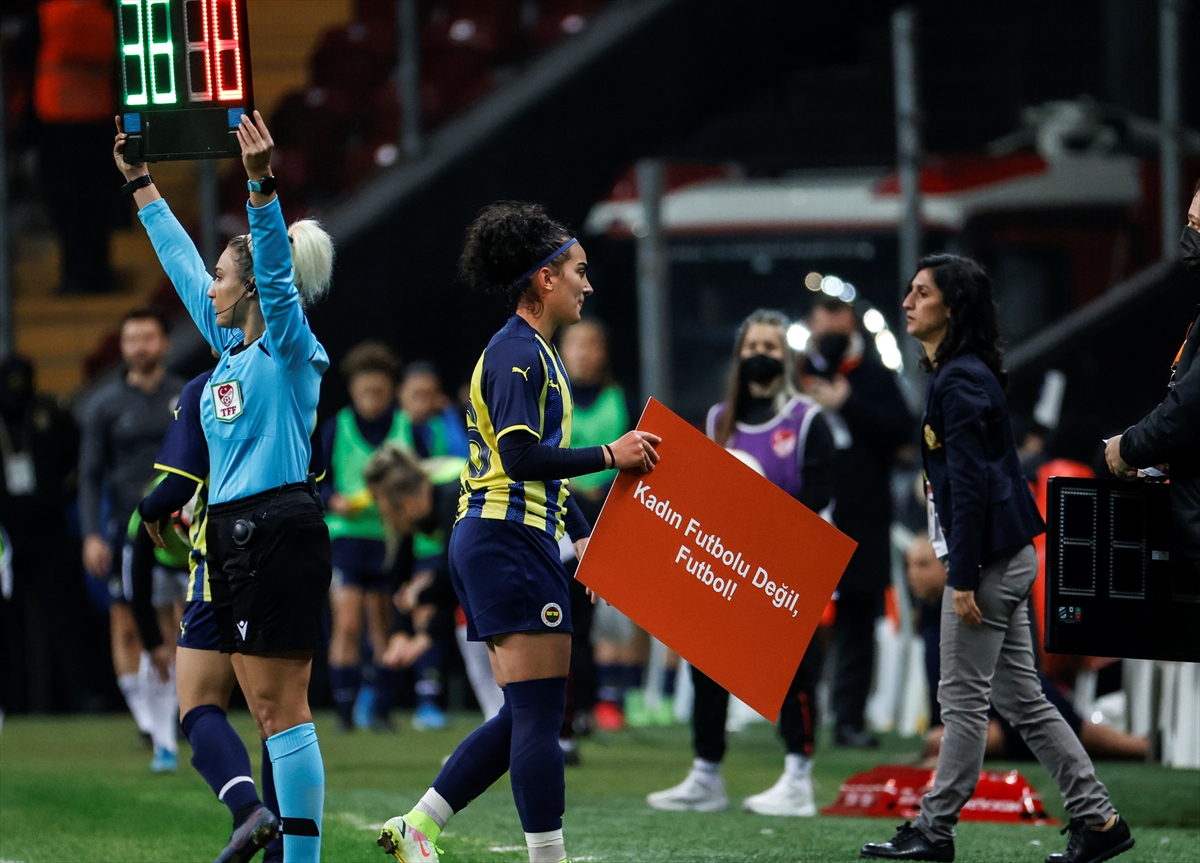 Futbol: Kadınlar özel maç