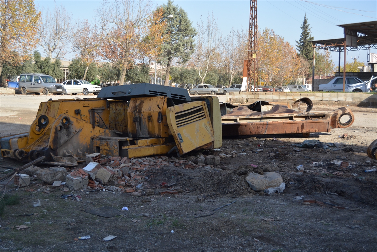 Gaziantep'te bölmeye çalıştığı iş makinesinin parçası üzerine devrilen kişi öldü