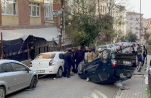 İSTANBUL (AA) – Güngören'de park halindeki araçlara çarpan otomobilin takla