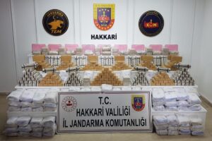 HAKKARİ (AA) – Hakkari'nin Yüksekova ilçesinde araziye gizlenmiş 270 kilogram