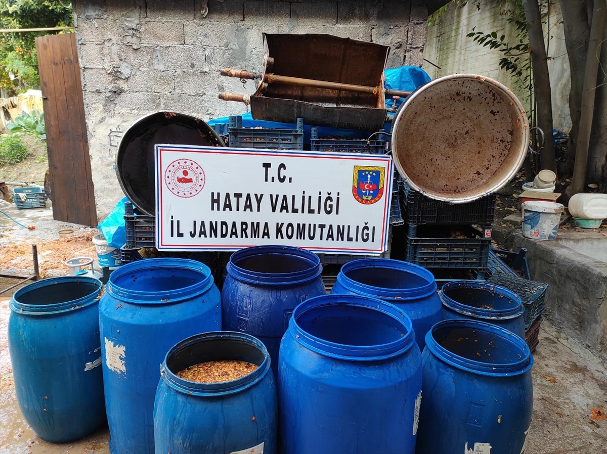 Hatay'da 2 bin 390 litre sahte içki ele geçirildi