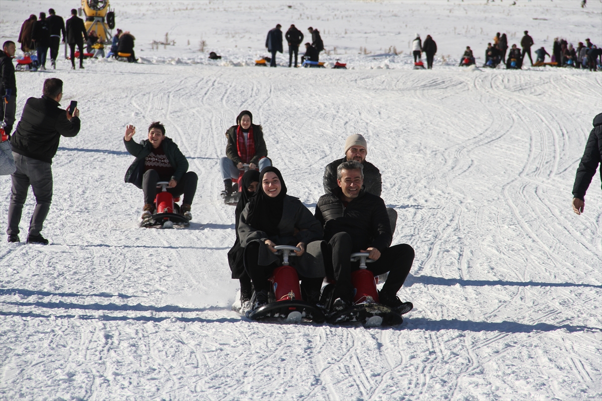 KAYSERİ (AA) – Türkiye'nin önemli kayak merkezlerinden Erciyes Kış Sporları
