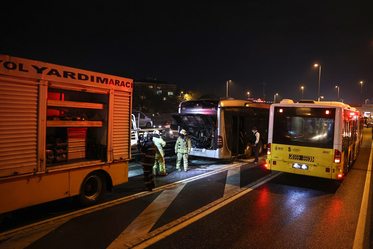 İncirli'de metrobüs yangını
