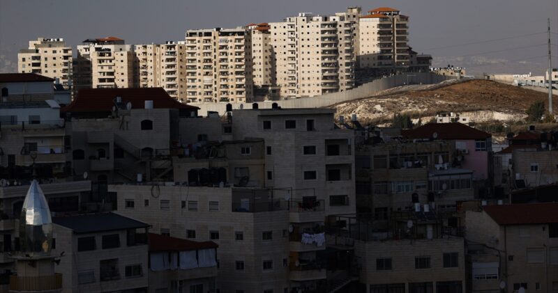 İsrail, Kudüs’te Filistinlilere ait 3 evi yıktı