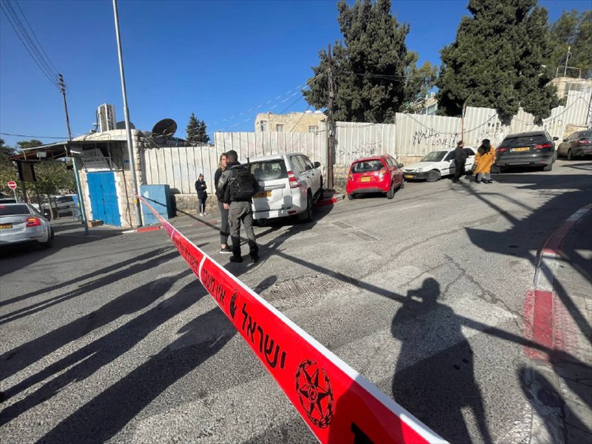 İsrail polisi Filistinli çocuğu “bıçaklı saldırı” suçlamasıyla okulunda gözaltına aldı