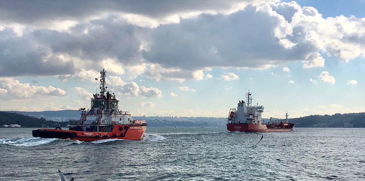 GÜNCELLEME – İstanbul Boğazı'nda gemi trafiği, tankerin iskele demirinin düşmesi nedeniyle askıya alındı
