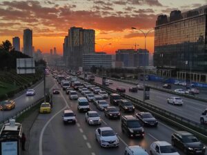 - Kentte trafik yoğunluğu saat 08.30 itibarıyla yüzde 63'e ulaştı