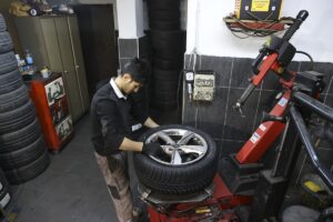 - 1 Aralık itibarıyla başlayan zorunlu kış lastiği uygulaması nedeniyle