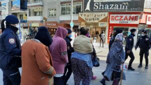 İZMİR (AA) – İzmir merkezli 3 ilde "torbacı" olarak tabir