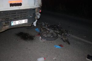 İZMİR (AA) – İzmir'in Ödemiş ilçesinde süt kamyonu ile çarpışan