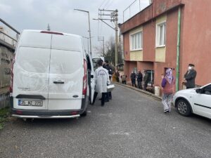 İZMİR (AA) – İzmir'in Bornova ilçesinde bir evde çıkan yangında