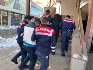 KAHRAMANMARAŞ (AA) – Kahramanmaraş'ın Göksun ilçesinde, kablo hırsızlığı yaptıkları iddiasıyla