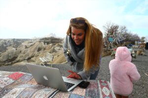 NEVŞEHİR (AA) – Kapadokya bölgesini ziyaret eden yabancı turistler, Anadolu