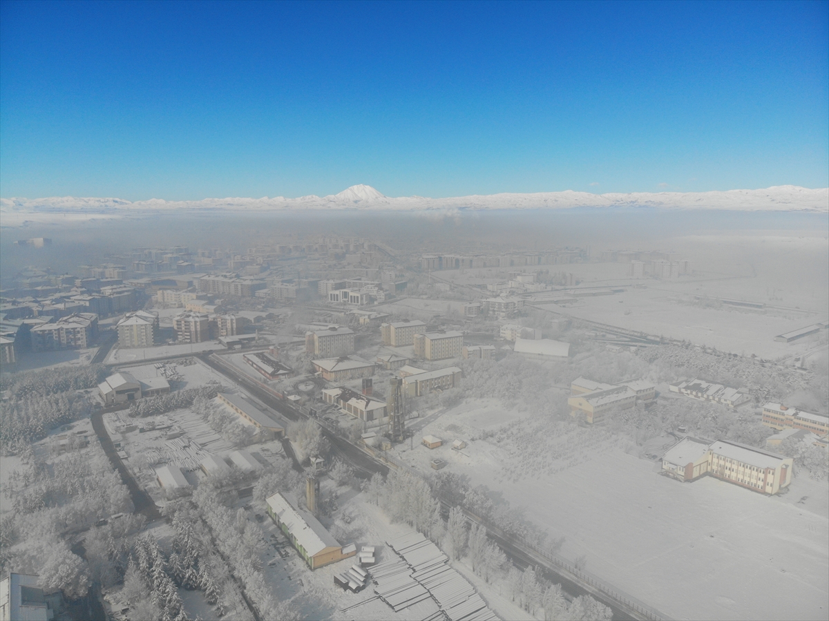 Kar ve sisle kaplanan Ağrı drone ile görüntülendi