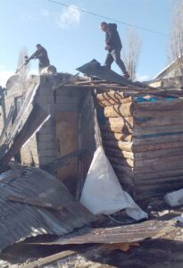 KARS (AA) – Kars'ın Sarıkamış ilçesinde çıkan yangında bir ev