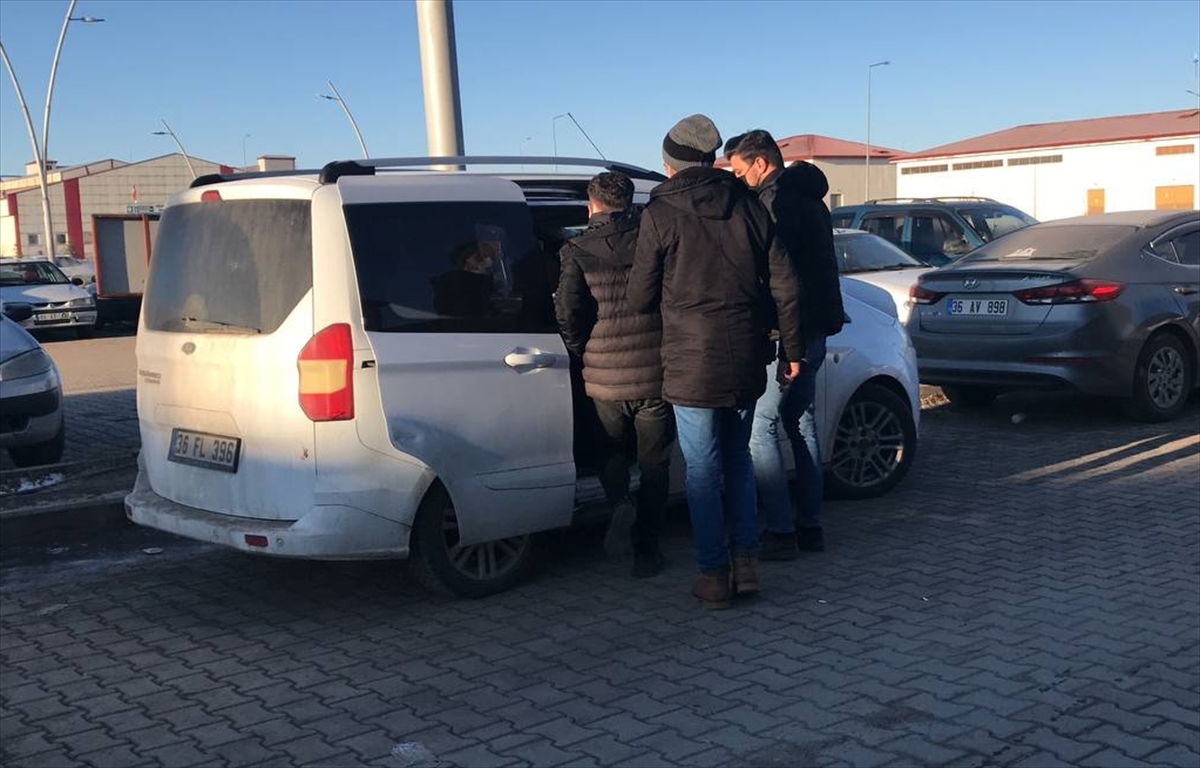 GÜNCELLEME – Kars'ta FETÖ'nün askeri mahrem yapılanmasına yönelik soruşturmada 3 astsubay gözaltına alındı