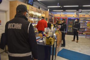 KARS (AA) – Kars'ta İl Emniyet Müdürlüğü ekiplerinin düzenlediği yılbaşı