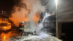 KAYSERİ (AA) – Kayseri'nin Kocasinan ilçesinde park halindeki minibüste çıkan,