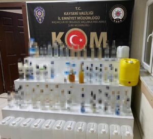 KAYSERİ (AA) – Kayseri'de düzenlenen operasyonda 100 şişe kaçak içki,
