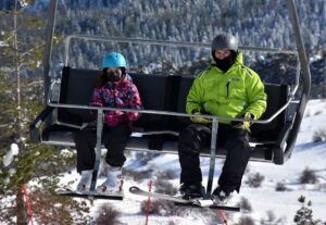 KARABÜK (AA) – Karabük'te hafta sonunu fırsat bilen kayakseverler, Keltepe