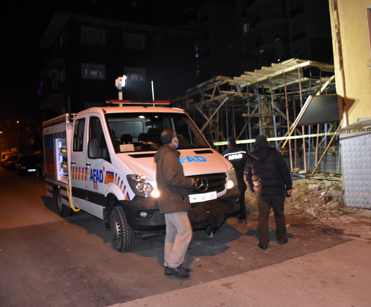 Kırıkkale'de 2 katlı metruk ev çöktü