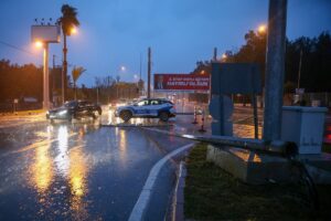 ANTALYA (AA) – Antalya'da, fırtına ve sağanak etkisini sürdürüyor. Merkez