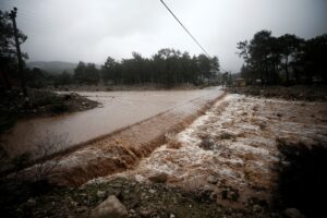 ANTALYA (AA) – Meteorolojinin merkez ve batı ilçeleri için kırmızı