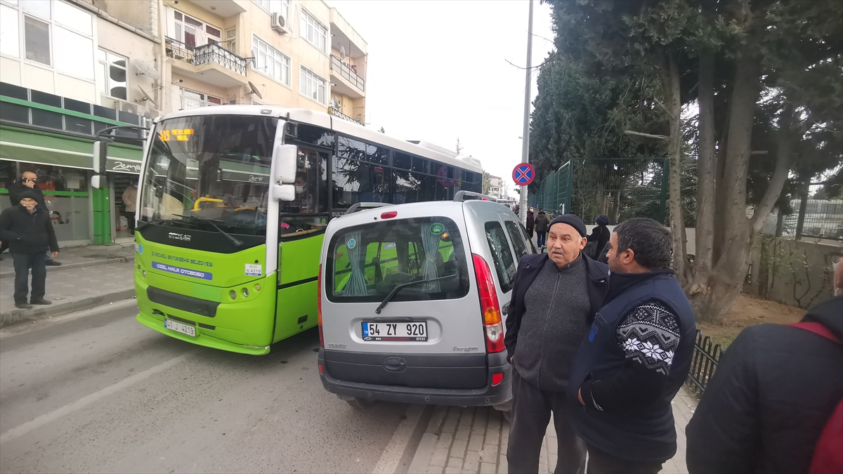 Kocaeli'de özel halk midibüsünün çarptığı 3 yaya yaralandı