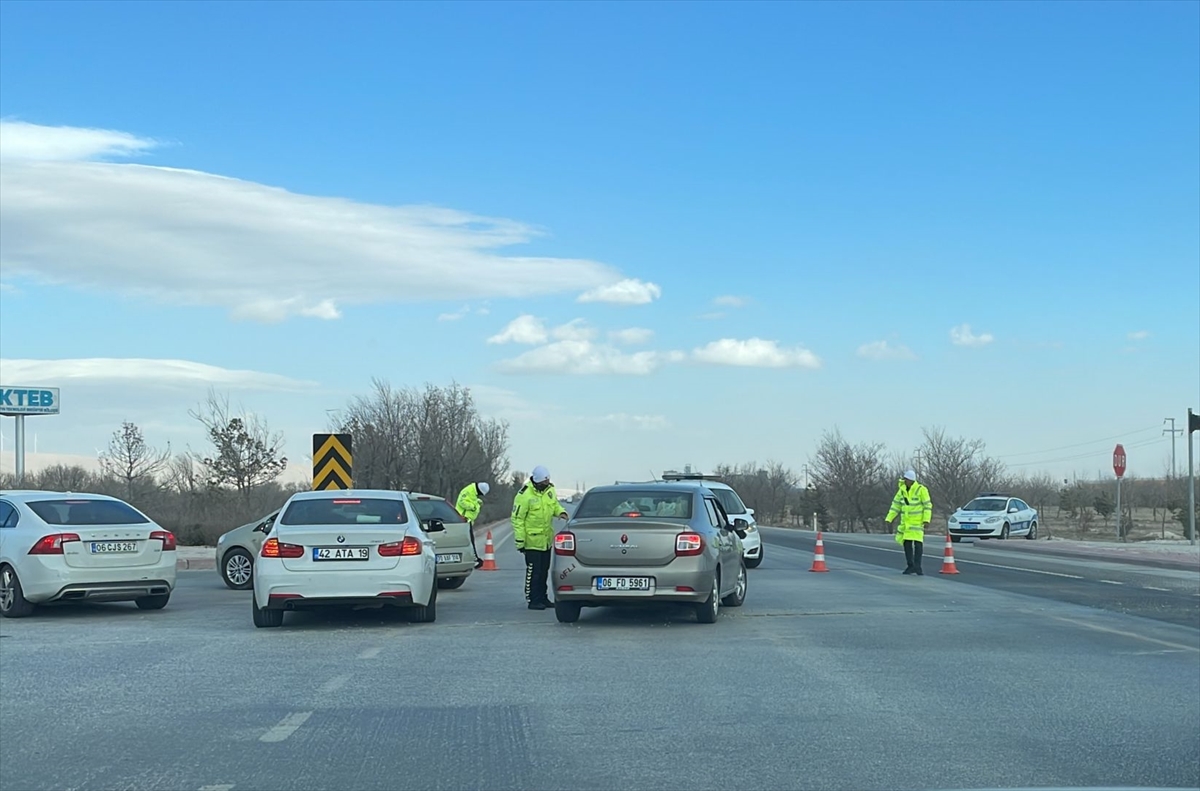 Konya'da kum fırtınası trafikte aksamaya neden oldu