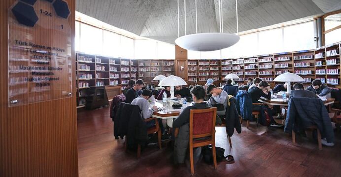 Kütüphane söyleşileri kitaba ilgiyi artırdı