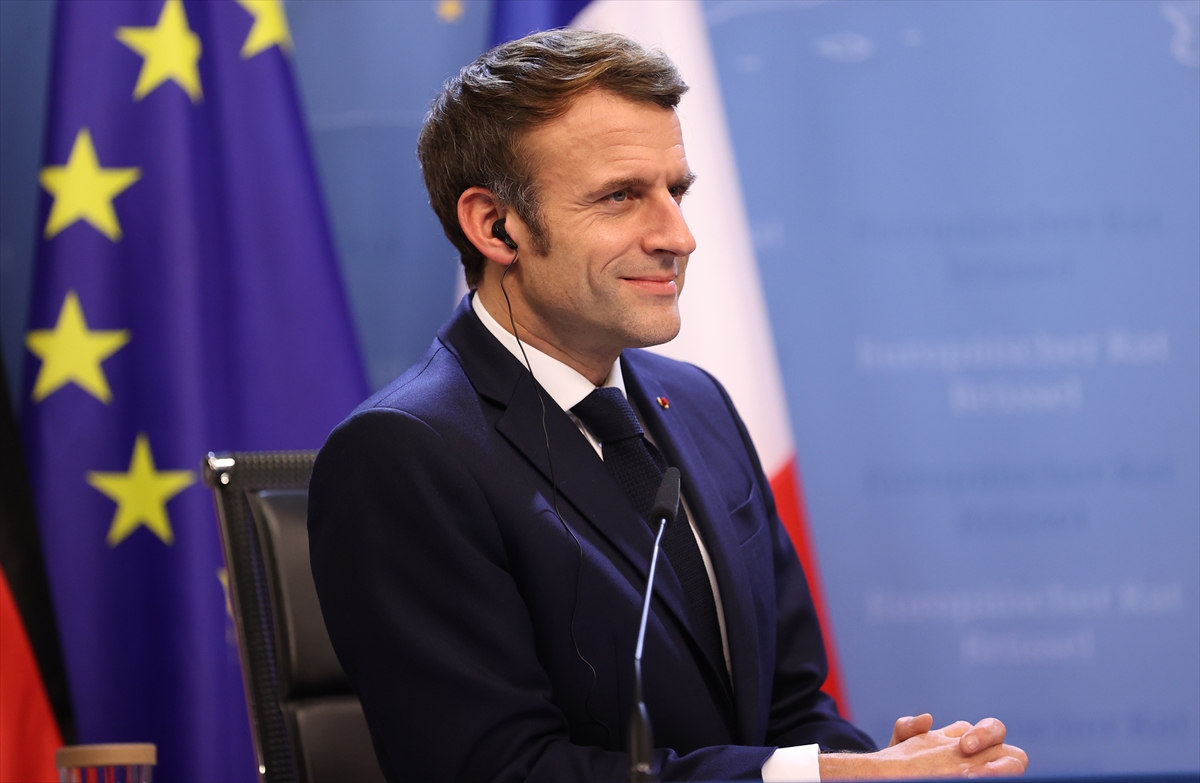 Macron, Ukrayna konusunda Rusya ile görüşerek siyasi çözüm bulunması gerektiğini belirtti