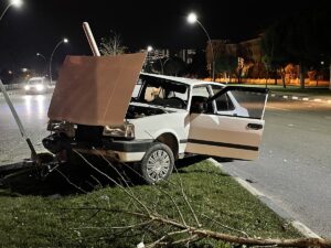 MANİSA (AA) – Manisa'nın Yunusemre ilçesinde iki otomobilin çarpıştığı kazada