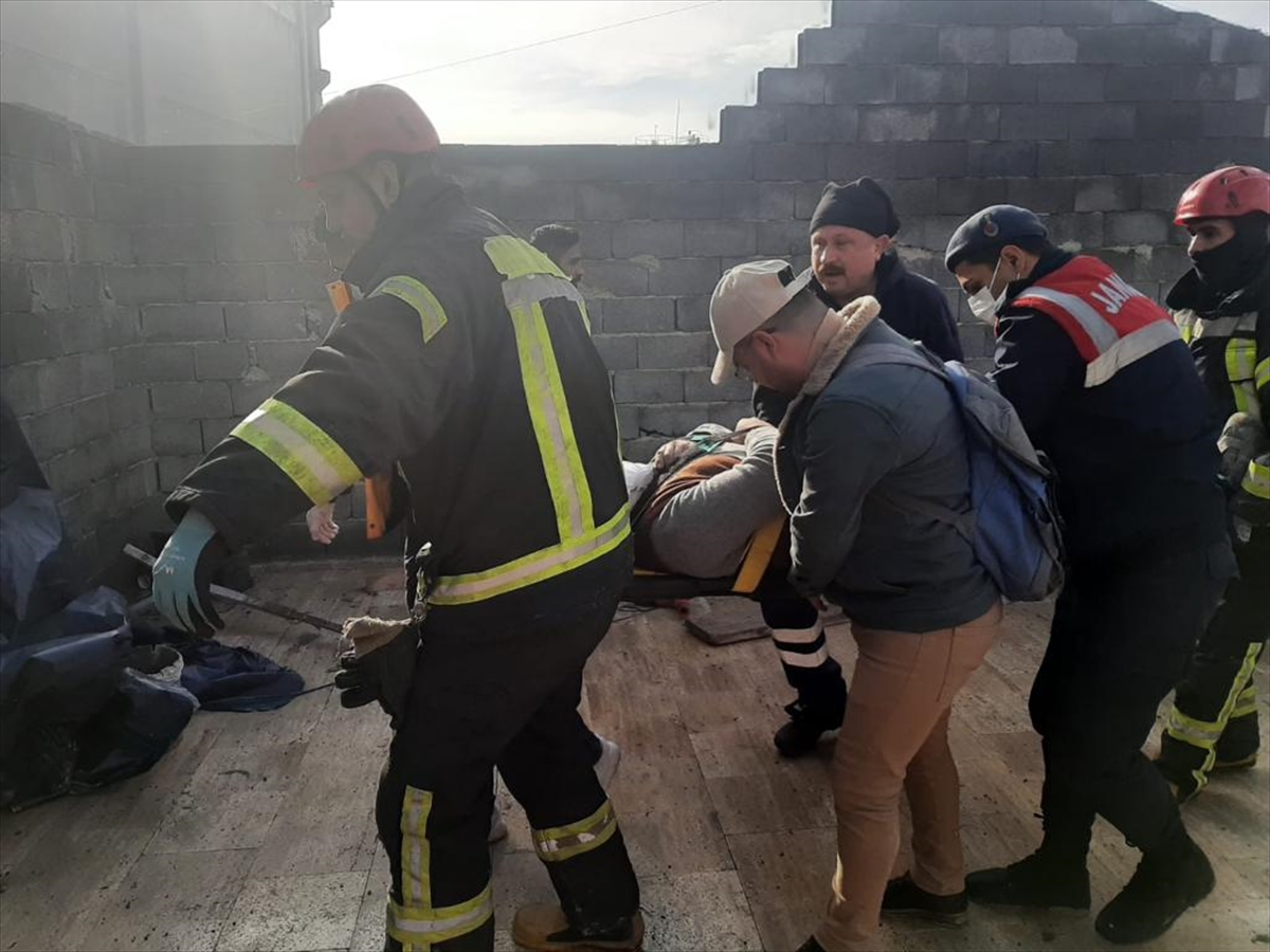 Manisa’da iskelenin çökmesi sonucu yaralanan işçi hastaneye kaldırıldı
