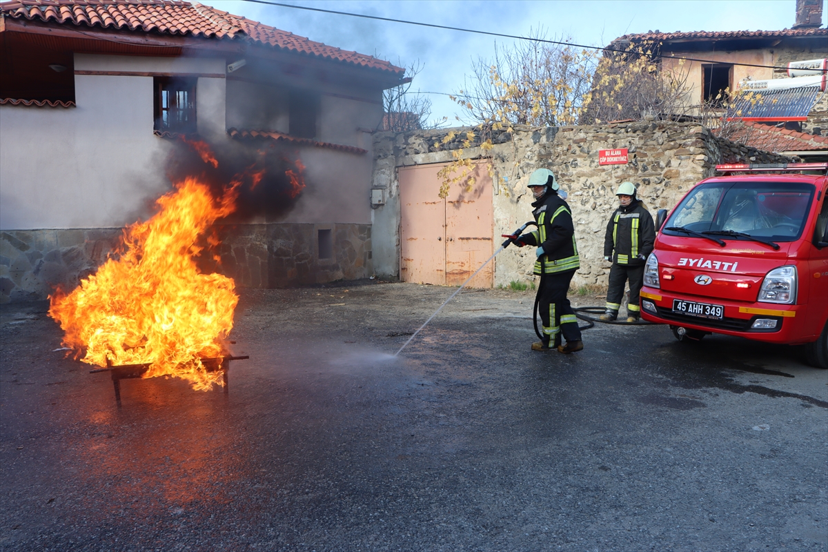 Manisa'daki Tarihi Kula evleri için yangın tatbikatı yapıldı