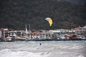 MUĞLA (AA) – Muğla'nın Marmaris ilçesinde, saatte 55 kilometre hızla