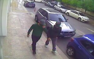 MERSİN (AA) – Mersin'de, kapı kilidini kırdıkları 7 evden para