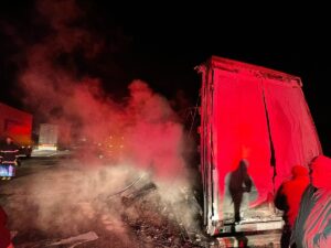 MERSİN (AA)- Mersin'in Tarsus ilçesinde, seyir halindeyken alev alan plastik