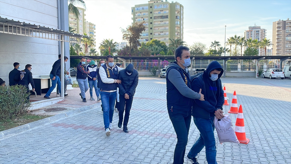 Mersin'de sahte bahis kuponuyla dolandırıcılık soruşturmasında 4 kişi tutuklandı