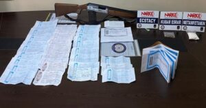 MERSİN (AA) – Mersin'in Tarsus ilçesinde tefecilere yönelik operasyonda 7