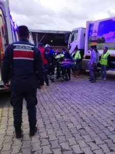 BALIKESİR (AA) – Balıkesir'in Edremit ilçesinde belediyenin çöp toplama aracında