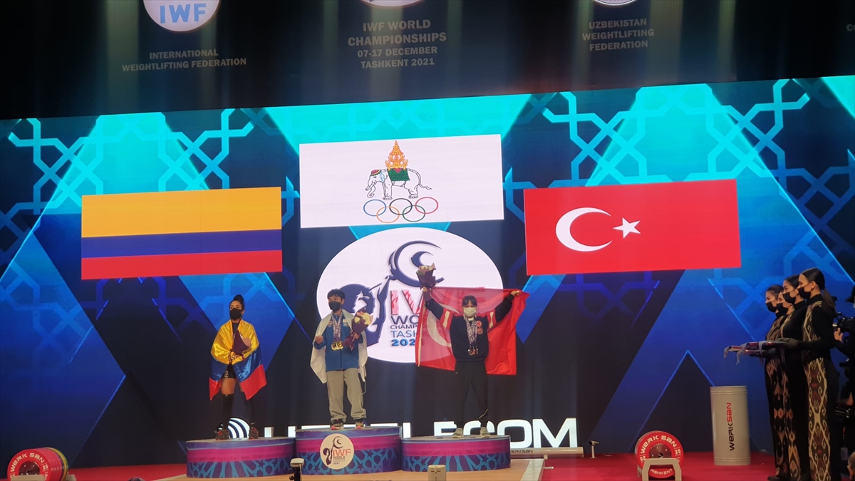 Milli halterci Şaziye Erdoğan, dünya şampiyonasında 1 gümüş 2 bronz madalya kazandı