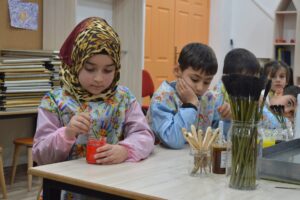 - Diyarbakır Büyükşehir Belediyesi, kreş eğitimi verdiği 4-6 yaş arası