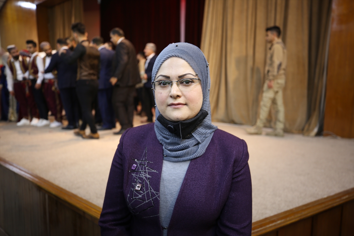 Musul Üniversitesi Türk Dili ve Edebiyatı Bölümü öğrencilerinden “Türk düğünü” adlı tiyatro gösterisi