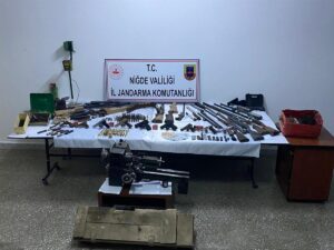 NİĞDE (AA) – Niğde'de bir eve düzenlenen operasyonda ruhsatsız 9