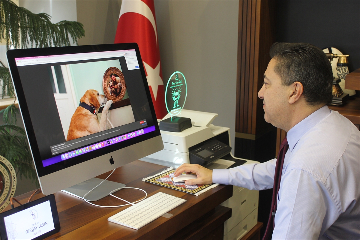 OKÜ Rektörü Prof. Dr. Uzun, AA'nın “Yılın Fotoğrafları” oylamasına katıldı