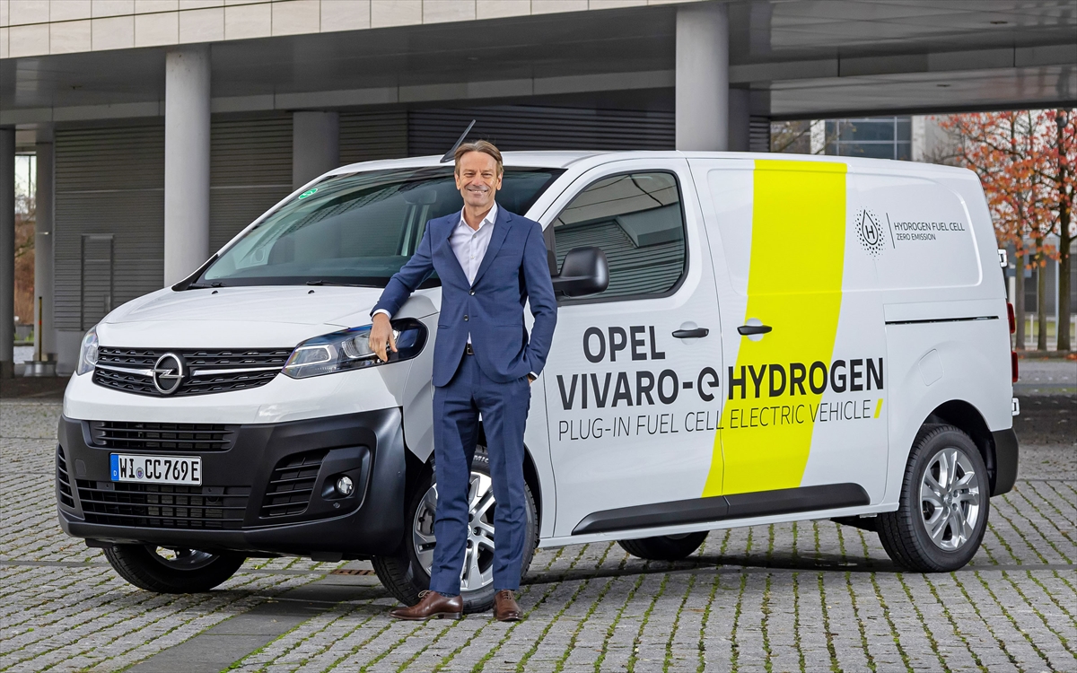 Opel'in yeni nesil ticari aracı Vivaro-e HYDROGEN, ilk filo müşterisiyle buluşuyor