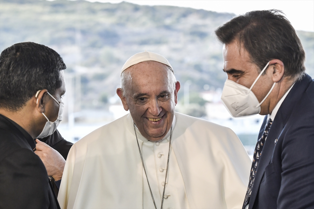Papa Franciscus, Midilli Adası'nda sığınmacı kampını ziyaret etti