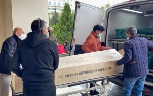 MERSİN (AA) – Türk Halk Müziği sanatçısı İzzet Altınmeşe'nin, Mersin'de