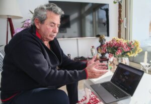 İZMİR (AA) – Sanatçı Salih Güney, Anadolu Ajansı (AA) tarafından