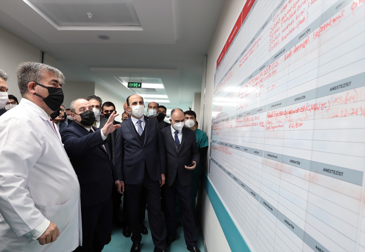 Sanayi ve Teknoloji Bakanı Varank, Konya'da Küçük Hayvan Hastanesi'nin açılışını yaptı:
